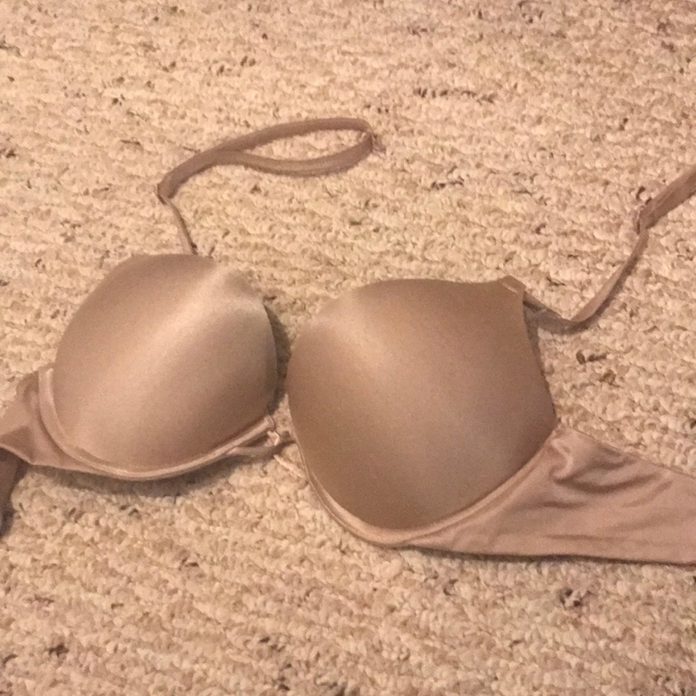 32 B bombshell bra Victoria's Secret